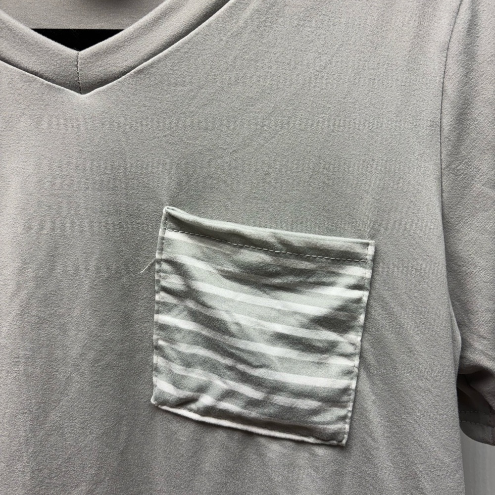 Real Essentials Gray V-Neck Pocket Tee Shirt Women’s Small - Picture 2 of 5